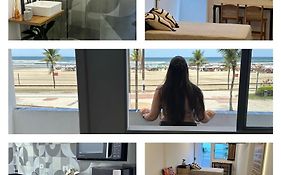 Pé na areia, vista mar, wi-fi e varanda !